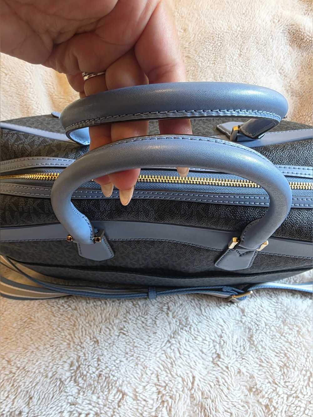 Michael Kors Extra Large Weekender Bag - Picture 4 of 16